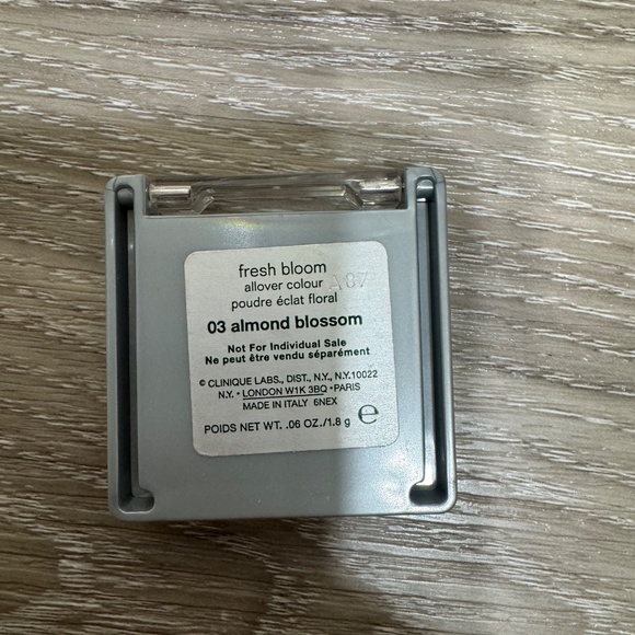 Makeup bundle - Picture 6 of 16